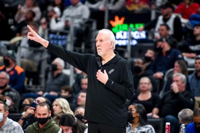 开云官方网站-【现场】登顶！波波维奇常规赛胜场数追平历史第一